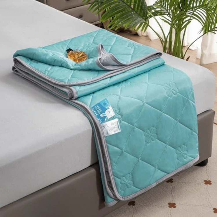 Cool Comfort | Cooling Blanket for Bed with Breathable Fabric | Hypoallergenic for Restful Sleep 7